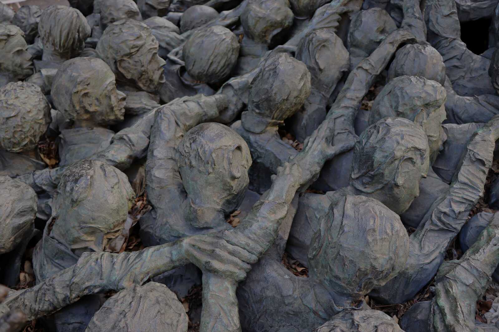 dramatic war art sculpture